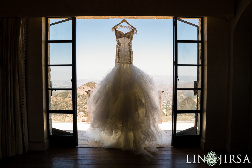 Wedding Dress at Malibu Rocky Oaks | Wedding Catered by Made By Meg