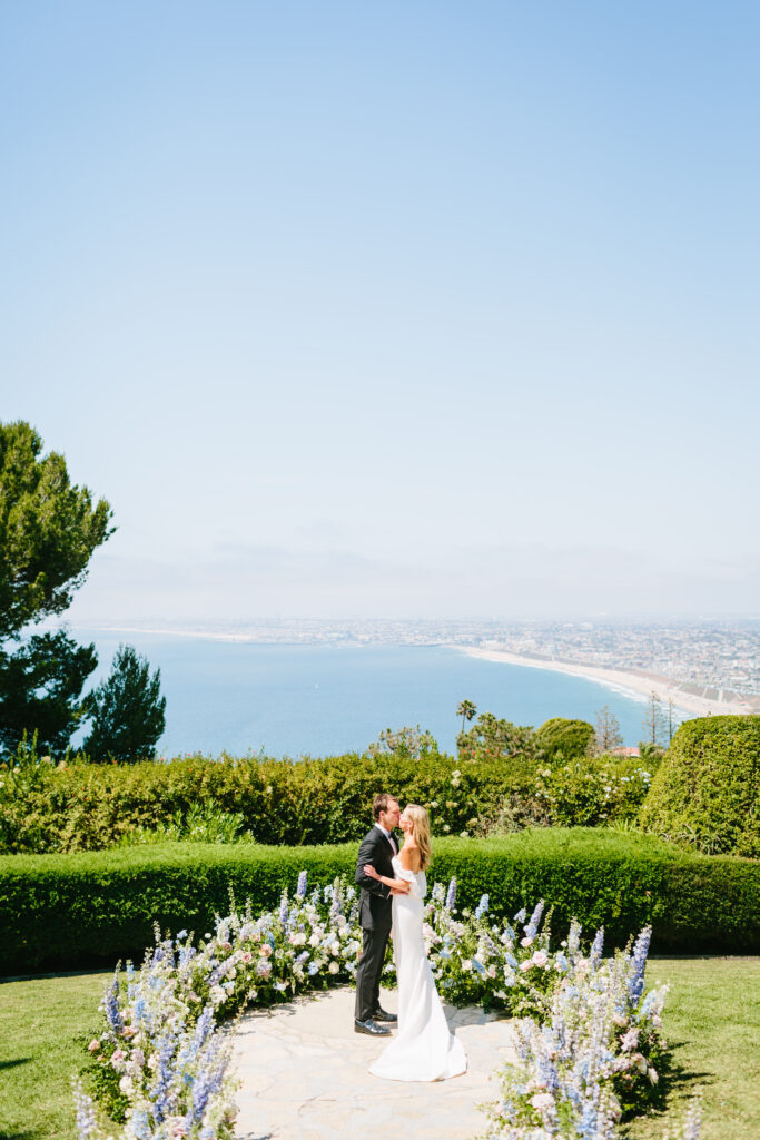 Ceremony Lawn Alter with Blue Ocean Backdrop and California Coastline Wedding Venue Kiss 