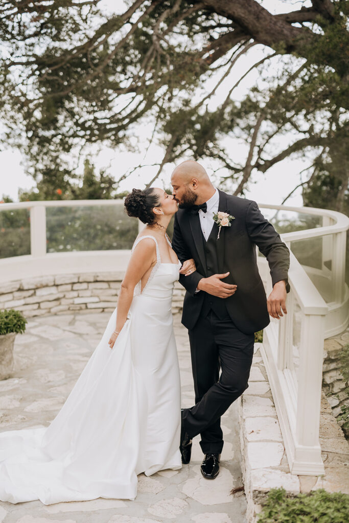 Couples Kiss at the Keyhole Lookout After First Look